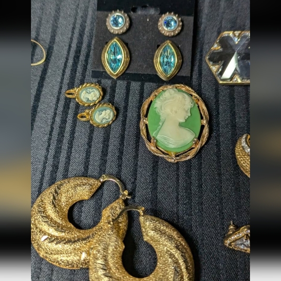 Vintage Earring Collection - Picture 2 of 4